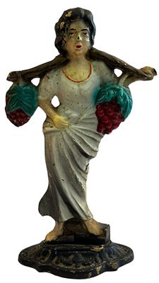 פסל ברונזה מרהיב, ישראלי: אשה הנושאת אשכולות ענבים, לא חתום. גובה: 25 ס"מ