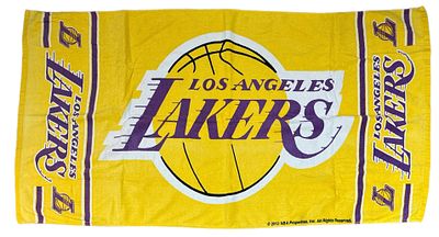 לוס אנג'לס לייקרס - מגבת של קבוצת הכדורסל לוס אנג'לס לייקרס, 2012, הוצאה רשמית של ה-NBA. מידות: 