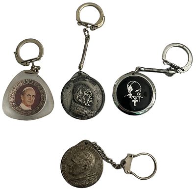 האפיפיור - לוט 4 מחזיקי מפתחות הנושאים את דיוקנו של האפיפיור, שנות השישים