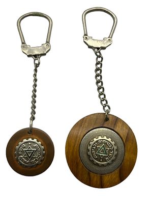 המוסד לבטיחות ולגיהות - לוט 2 מחזיקי מפתחות של מוסד לבטיחות ולגיהות, שנות השישים