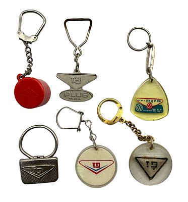 פז - לוט 6 מחזיקי מפתחות ממותגים של חברת פז. שנות השישים-שבעים