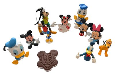 לוט 12 בובות של מועדון החברים של מיקי מאוס ו2 חבילות קלפי משחק Mickey Mouse. לוט של 12 בובות 