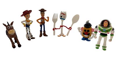 לוט 6 בובות קטנות של דמויות הסרט צעצוע של סיפור Toy Story. לוט 6 בובות של דמויות סרט האנימציה 