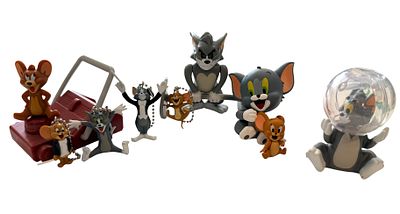 לוט 9 בובות של טום וג׳רי Tom & Jerry. לוט 9 בובות של טום וג׳רי מסדרת הילדים ״טום וג׳רי״ במגוון גדלים