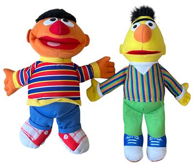 רחוב סומסום - לוט 2 בובות פרווה רחוב סומסום אריק ובנץ Bert and Ernie. לוט 2 בובות פרווה בדמותן של 