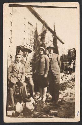 מורי בית ספר מטולה, 1930. תצלום של מורי בית הספר במטולה, אדר תר"ץ, 1930. בין האישים: מ. ברגמן 