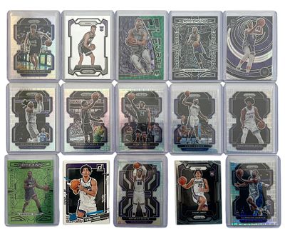 לוט 15 קלפי NBA של הקבוצה סקרמנטו קינגס Sacramento Kings. הלוט כולל קלפי רוקי, פרללים, אינסרטים 