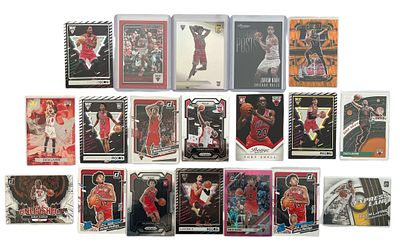 לוט 20 קלפי NBA של הקבוצה שיקגו בולס Chicago Bulls. הלוט כולל קלפי רוקי, פרללים, אינסרטים, וקלף 