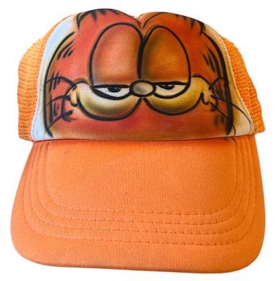 גארפילד - כובע מצחיה גארפילד, עבודת יד. כובע מצחייה עם דמותו של החתול גארפילד, עבודת יד מרהיבה 