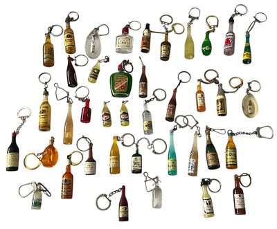 מחזיקי מפתחות, בקבוקי שתייה. לוט ענק של מחזיקי מפתחות בצורת בקבוקי שתייה, ישראלי ובינלאומי 