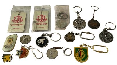 סיכות וסמלים, צה"ל ומשטרה. לוט גדול של סיכות, סמלים, מחזיקי מפתחות ותגים בתחום צבא ומשטרה: יחידת 