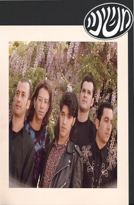 משינה - תצלום משינה הפקת התקליט העמותה לחקר התמותה. תצלום של להקת משינה במסגרת הפקת עטיפת התקליט 