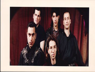 משינה - תצלום משינה הפקת התקליט העמותה לחקר התמותה. תצלום של להקת משינה במסגרת הפקת עטיפת התקליט 