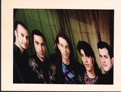 משינה - תצלום משינה הפקת התקליט העמותה לחקר התמותה. תצלום של להקת משינה במסגרת הפקת עטיפת התקליט 