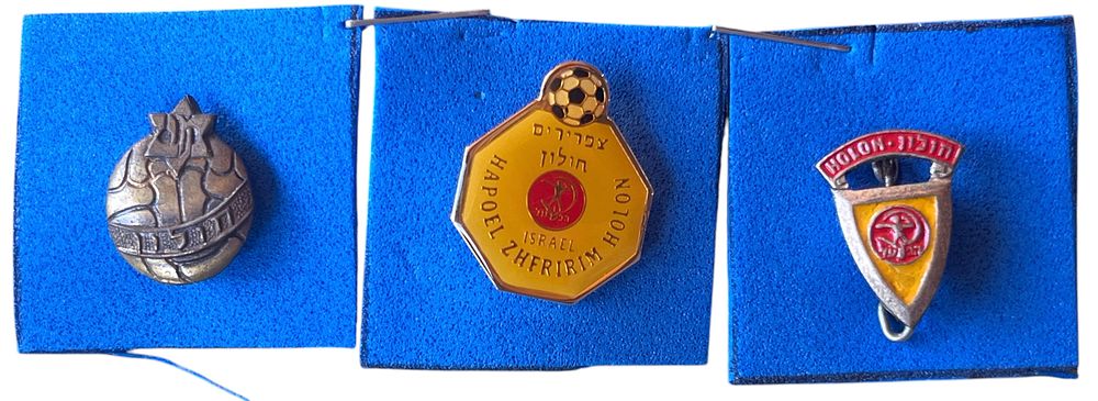 חולון - אוסף סיכות של קבוצות כדורגל העיר חולון. אוסף 3 סיכות של קבוצות העיר חולון: הפועל, מכבי 