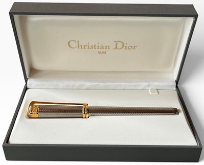 CHRISTIAN DIOR - עט כריסטיאן דיור CHRISTIAN DIOR LES STYLOS, דגם S45-350NOIR M, ציפוי זהב