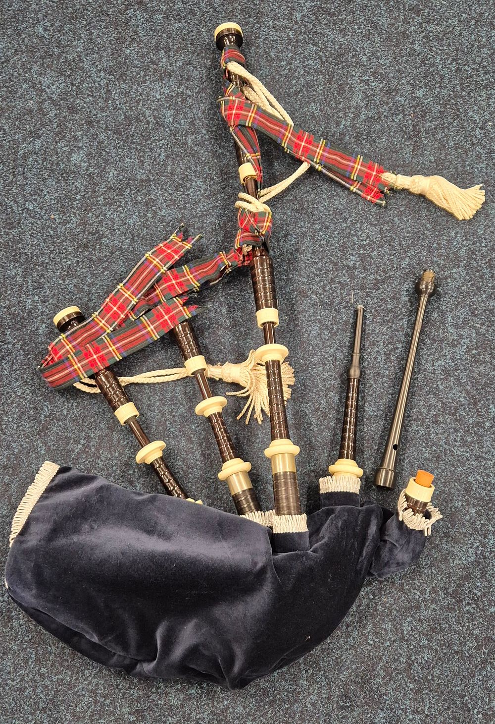 Three Bridges Auction House | Auction 001 | Antique, Collectors & Interior Sale - 707 Lots