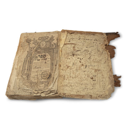 Ateret Zvi, on Shulchan Aruch Choshen Mishpat, by the Gaon Rabbi Zvi Hirsch ben Rabbi Azriel 