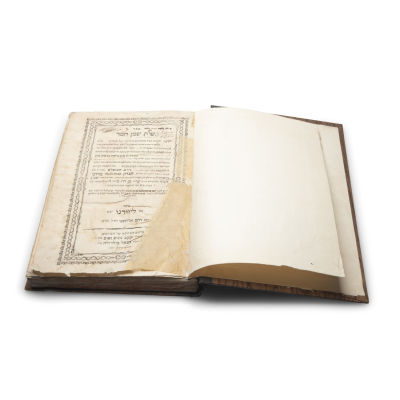 Shut Shemen Hamor, by Rabbi Mordechai Rubio Av Beit Din of Hebron. Livorno, [1793]. First 