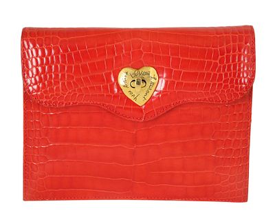 YVES SAINT LAURENT קלאץ' וינטג'. קולקציית RIVE GAUCHE עור אדום בהדפס תנין. עיטורי מתכת מוזהבים.