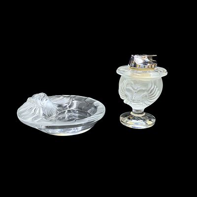 Lalique. סט עישון “Tete de Lion”, צרפתי. 1955-70 בקירוב, עשוי קריסטל שקוף וצרוב. כולל מאפרה 