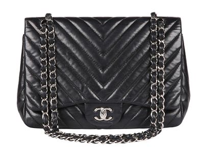 CHANEL JUMBO A VINTAGE SHOULDER BAG. Black CHEVRON leather. Silver-tone hardware.