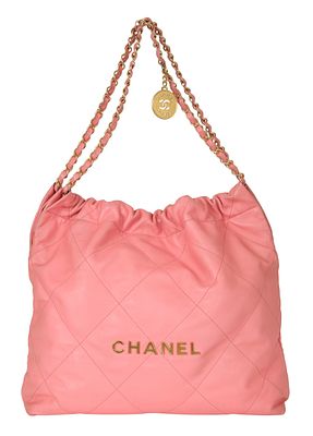 CHANEL 22 SHOULDER BAG. Shine pink calfskin leather. Gilt hardware. 35X32X12 cm. 
The Chanel 22 