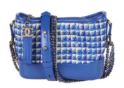 CHANEL GABRIELLE SHOULDER BAG. Blue and white tweed. Blue leather base. Gilt hardware. 20X15X7 cm.