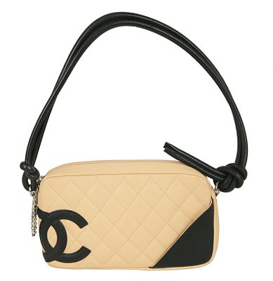CHANEL CAMBONE SHOULDER BAG. Cream and black leather. Gold-toned metal hardware. 21X12X3 cm.