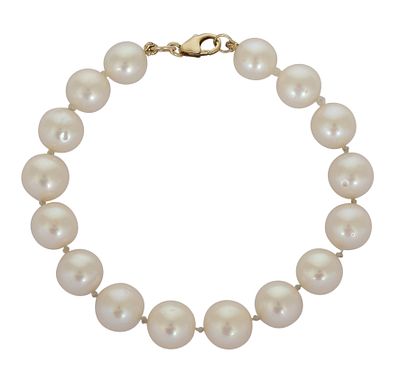PEARL BRACELET. A row of pearls with a diameter of approx. 9 mm. Length approx. 16 cm. 14K gold 