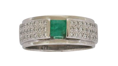 A 14K WHITE GOLD RING. Set with diamonds and a central emerald weighing approx. 0.30 ct. Size 