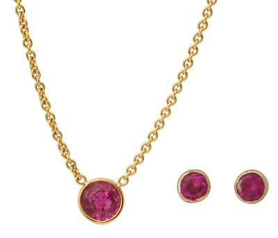 LOT OF AN 18K GOLD NECKLACE AND PAIR OF A 14K GOLD STUDS. Necklace set with rubies. A pair of 