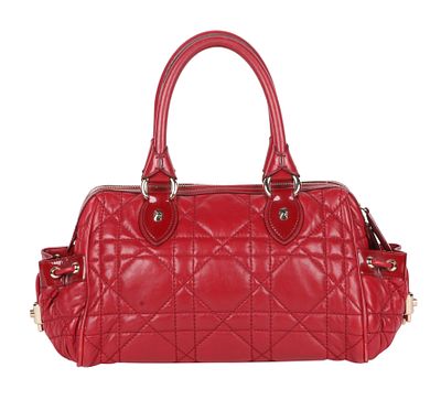 CHRISTIAN DIOR HANDBAG. Red cannage leather. Gilt hardware. 41X21X15 cm.