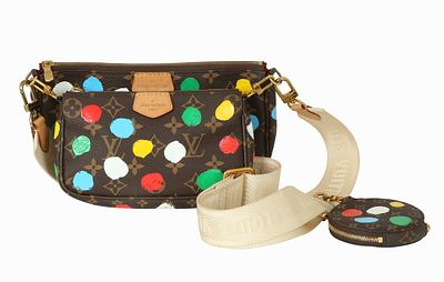 LOUIS VUITTON X KUSAMA. Limited edition. Monogram canvas featuring colorful polka dots. 
Size: 