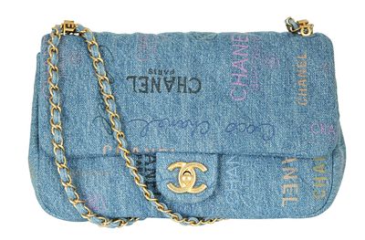 CHANEL TIMELESS FLAP SHOULDER BAG. Blue denim. Gilt hardware. 25X18X8 cm.