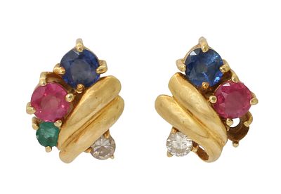 זוג עגילי זהב 18K. צמודים לאוזן, משובצים אבני חן ויהלום. משקל כ-3.5 גרם.