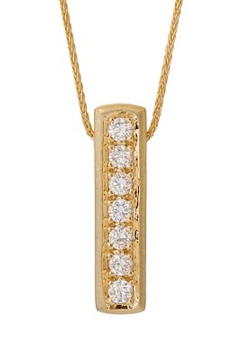 14K GOLD PENDANT. Set with 7 diamonds with a total weight of approx. 0.35 ct. Includes a 14K 