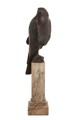 HANS GSELL (1884–1915) – EDELFALKE. Large german bronze sculpture depicting a noble hawk holding 