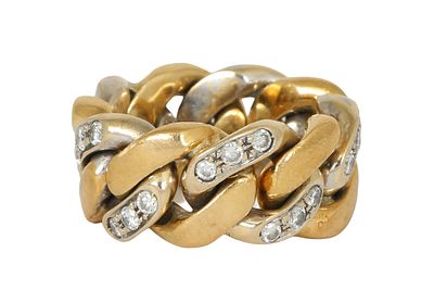 18K GOLD FLEXIBLE RING. Composed of Gold links and diamond-set links (one diamond is missing). 