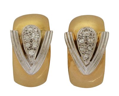 18K GOLD CLIP-ON EARRINGS. Stud earrings. Set with sapphires, emeralds, rubies, and small 