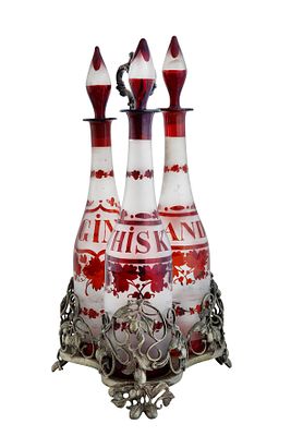 SET OF THREE ENGLISH DECANTERS. Early 20th century. Made of silver-plated metal (silver residue) 