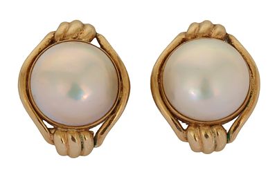 14K GOLD CLIP-ON EARRINGS. Set with pearls. Weight approx. 11 grams.