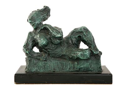 UNIDENTIFIED ARTIST – WOMAN IN THE STORM, BRONZE SCULPTURE. Green patina. mounted on wooden 