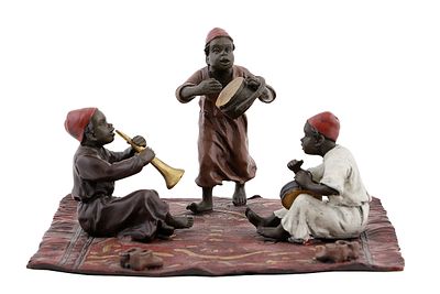 על פי פרנץ ברגמן (Franz Xaver Bergmann, 1861-1936) - שלושה נגנים נובים. פסלון ברונזה אוסטרי 