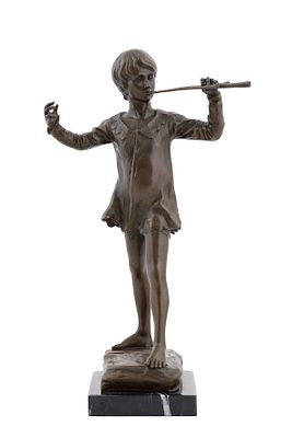 על פי ג'ורג' ג'יימס פרמפטון (George James Frampton 1860-1928) - פיטר פן. פסל ברונזה אנגלי. המאה 