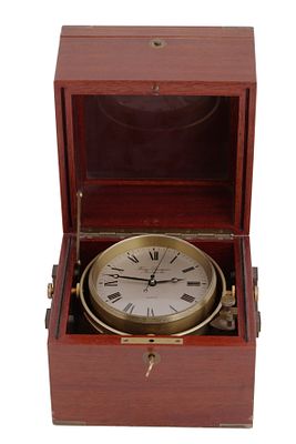 שעון ימי כרונומטר צרפתי. המאה ה-20. היצרן: Hour Lavigne. מנגנון קוורץ. עשוי פליז. נתון בתיבה 