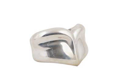 Tiffany & Co. Elsa Peretti. צמיד כסף סטרלינג. דוגמת שני לבבות מחוברים. חתום. משקל כ - 78.5 גרם 