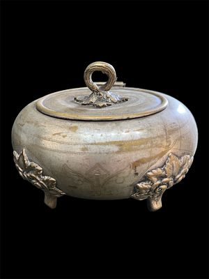 A luxurious and high-quality art nouveau style box - Poland, 19th century. 
Jewish etrog box 