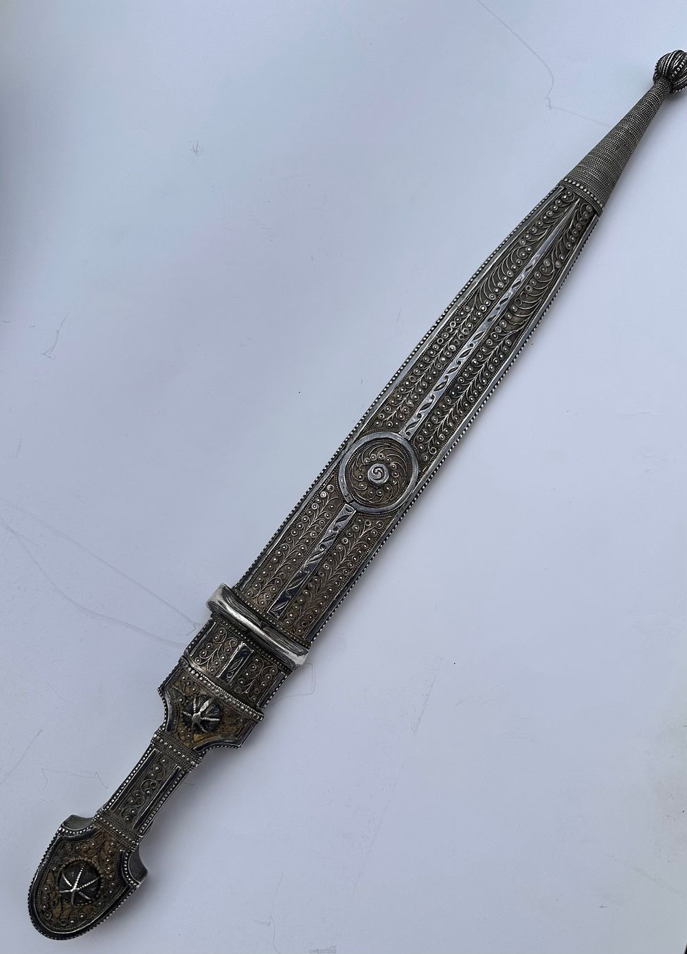 Exceptional antique Caucasian kindjal, finely decorated with silver filigree and niello, rare 