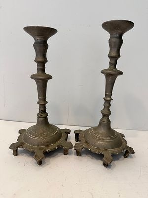 ‏זוג פמוטים מהמאה ה-18, אוקראינה או פולין. ‏יודאיקה- פמוטי ברונזה עתיקים, מהמאה ה-18 בעלי צורה 